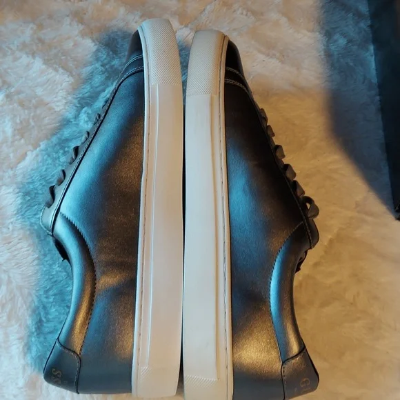 New in box Guess Barette size 11.5 gun metal sneakers 👟 - Picture 4 of 5